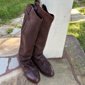 Size 40 knee high burgundy leather boots